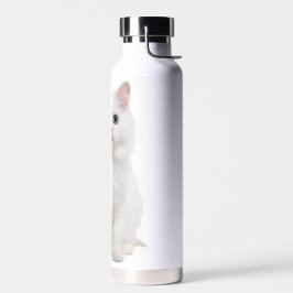 Flasche mit weißer Katze