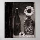 Flasche und Blume Vase in Schwarz und Weiß Poster (Vorne)