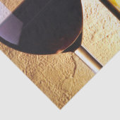 Flaschen Rot und Weiß Glas Roter Wein Seidenpapier (Detail)