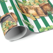 Flaschengrün gestreifte Schatzkiste St.Patrick Tag Geschenkpapier (Rolleneckpunkt)