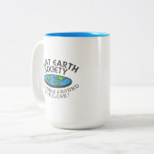 Flat Earth Society-Mitglieder auf der ganzen Welt Zweifarbige Tasse (Vorderseite Links)