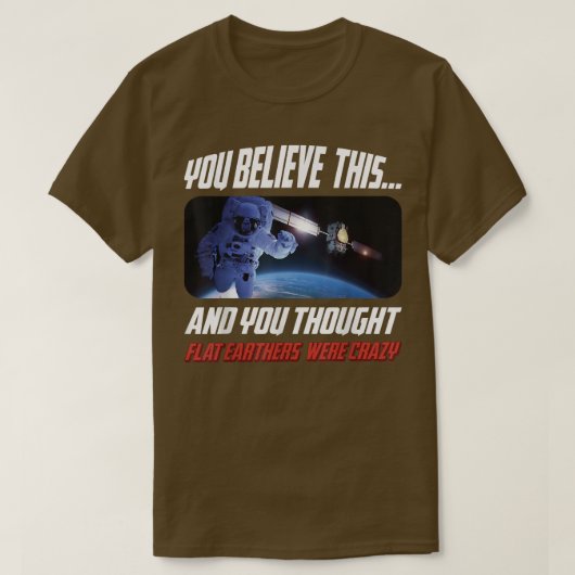 Flat Earther Design Astronauts and Satellites in T-Shirt (Design vorne)