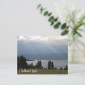 Flathead Lake Montana mit Bergen Baumbestand Postkarte (Stehend Vorderseite)