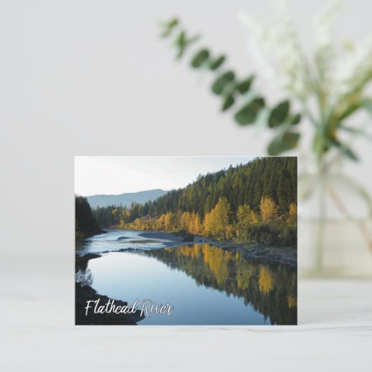 Flathead River View mit Bergen und Fallbäumen Postkarte (Stehend Vorderseite)