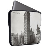 Flatiron 1903 Laptop Sleeve (Vorne Rechts)