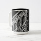 Flatiron Gebäude in Manhattan, NYC Zweifarbige Tasse (Vorderseite Links)