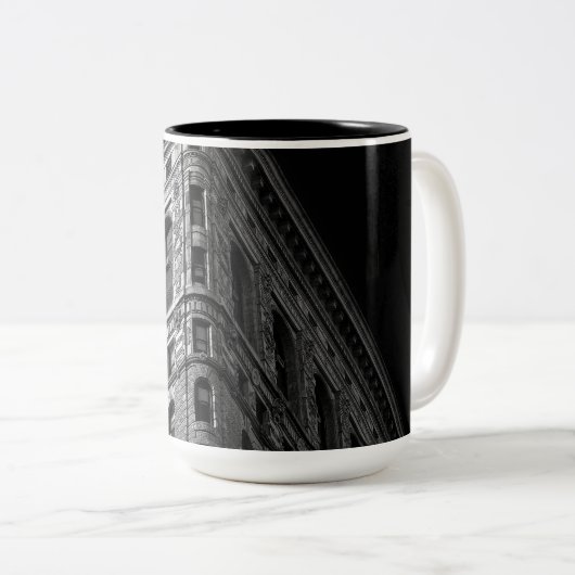 Flatiron Gebäude in Manhattan, NYC Zweifarbige Tasse (VorderseiteRechts)