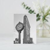 Flatiron Gebäude und Uhr in Schwarz und Weiß 2 Postkarte (Stehend Vorderseite)