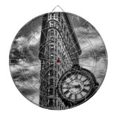 Flatiron Gebäude und Uhr in Schwarz und Weiß Dartscheibe (vorne)