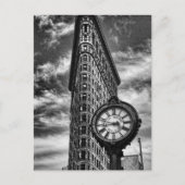 Flatiron Gebäude und Uhr in Schwarz und Weiß Postkarte (Vorderseite)