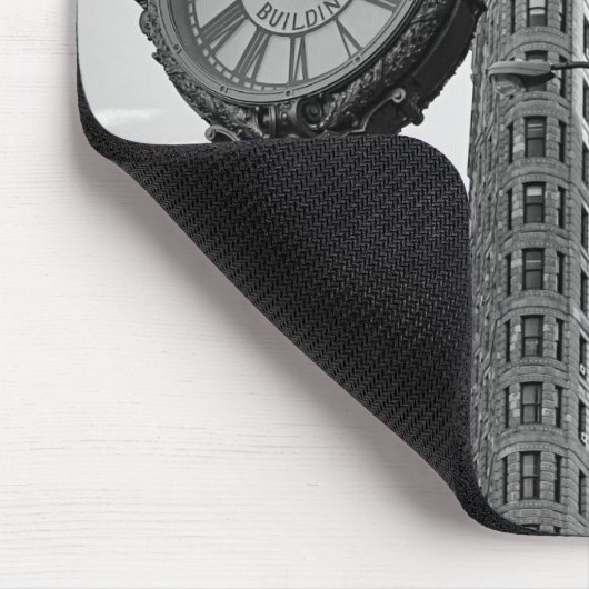 Flatiron Gebäude und Uhr in Schwarz-weißem #2 Mousepad (Ecke)