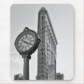 Flatiron Gebäude und Uhr in Schwarz-weißem #2 Mousepad (Vorne)