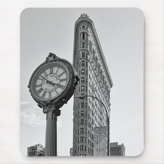 Flatiron Gebäude und Uhr in Schwarz-weißem #2 Mousepad (Vorne)