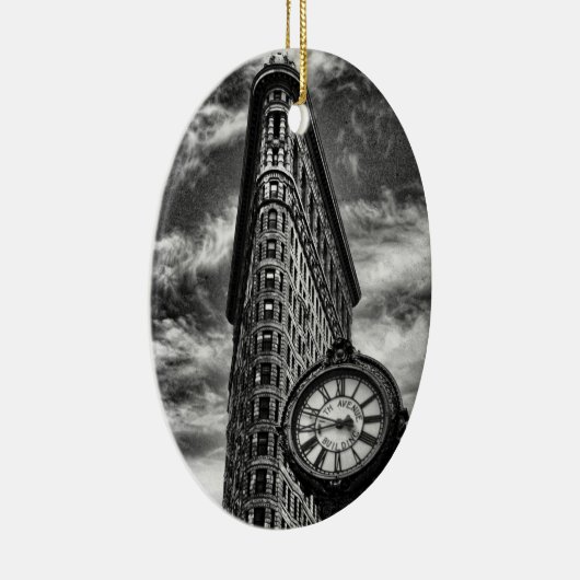Flatiron Gebäude und Uhr in Schwarzweiss Keramik Ornament (Rechts)