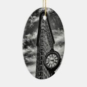 Flatiron Gebäude und Uhr in Schwarzweiss-O Keramik Ornament (Rechts)