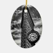 Flatiron Gebäude und Uhr in Schwarzweiss-O Keramik Ornament (Vorne)
