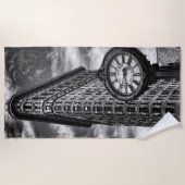 Flatiron Gebäude und Uhr in Schwarzweiss Strandtuch (Vorderseite)