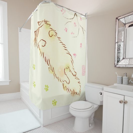 Flaumige schläfrige Katzen-Pflaumenblüte Duschvorhang (Beispiel)