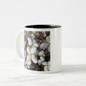 Flaumige weiße Baumwollrunde samenkapseln Zweifarbige Tasse (Vorderseite Links)