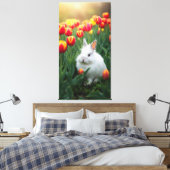 Flauschig weißes Kaninchen sitzt unter den Tulpen Leinwanddruck (Insitu (Schlafzimmer))