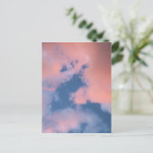 Flauschige Pfirsichwolken bei Sonnenuntergang Postkarte (Stehend Vorderseite)