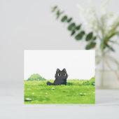 Flauschiger grüner Busch Kawaii schwarze Katze Postkarte (Stehend Vorderseite)