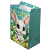 🌷 flauschiger weißer Hase mit Frühlingsblumen 🐰 Mittlere Geschenktüte (Rückseite Schrägansicht)