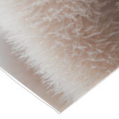 Flauschiges Kätzchen in einer weichen Decke (Schrägansicht)