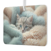 Flauschiges Kätzchen in einer weichen Decke Autolufterfrischer (Links)