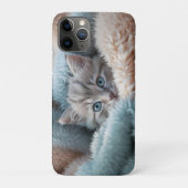 Flauschiges Kätzchen in einer weichen Decke Case-Mate iPhone Hülle (Rückseite)