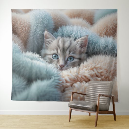 Flauschiges Kätzchen in einer weichen Decke Wandteppich (Beispiel (Horizontal))