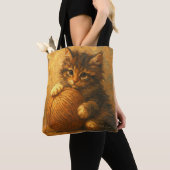 Flauschiges Kätzchen mit Garnball – Impressionist Tasche (Von Nahem)