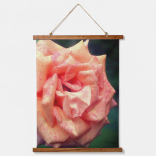 Fleckige Peach Rose Petals Wandteppich Mit Holzrahmen