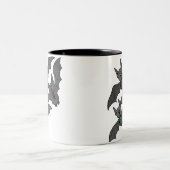 Fledermausangriff Zweifarbige Tasse (Mittel)