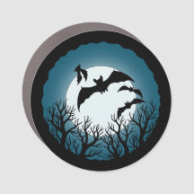 Fledermäuse und Bäume gegen den Mond