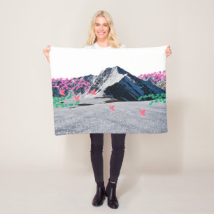 Fleece-Decke mit Bergen und rosa Schmetterlingen Fleecedecke