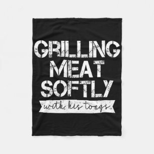 Fleisch mit seiner Zange sanft grillen Lustiges Gr Fleecedecke