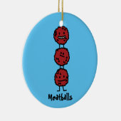 Fleischklöschen-Fleischklöschen gestapelt auf Keramikornament (Rechts)