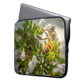Fleißige Biene bei der Arbeit Laptopschutzhülle (Vorderseite Links)