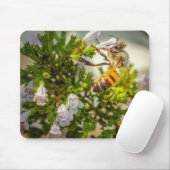 Fleißige Biene bei der Arbeit Mousepad (Mit Mouse)