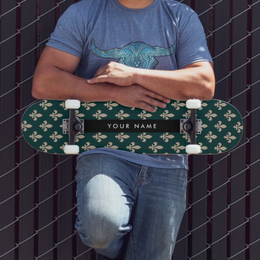 Fleur de Lis, Beige auf Grün, Royal, Ihr Name Skateboard (Außenbereich 3)