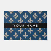 Fleur de Lis, Beige auf Navyblau, Royal, Ihr Name Fußmatte (Vorderseite)