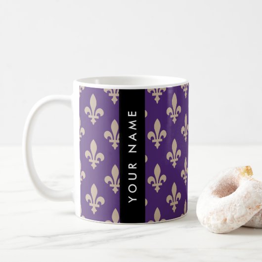 Fleur de Lis, Beige on Purple, Royal, Your Name Kaffeetasse (Mit Donut)