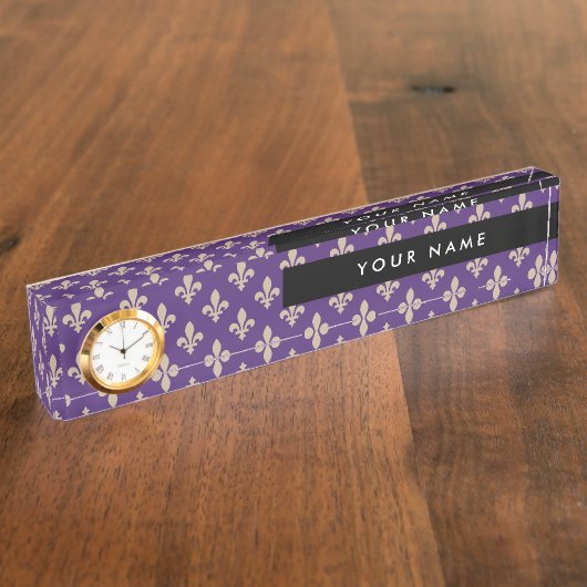 Fleur de Lis, Beige on Purple, Royal, Your Name Namensplakette (Seite)