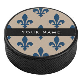 Fleur de Lis, Marineblau auf Beige, Royal, Ihr Nam Eishockey Puck