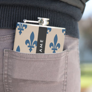 Fleur de Lis, Marineblau auf Beige, Royal, Ihr Nam Flachmann
