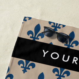 Fleur de Lis, Marineblau auf Beige, Royal, Ihr Nam Strandtuch