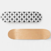 Fleur-de-lis-Muster mit weißem Hintergrund Skateboard (Horizontal)