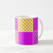 Flickwerk-Hintergrund mit verschiedenen Mustern Ar Kaffeetasse (VorderseiteRechts)