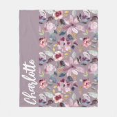Flieder Blumenmuster Monogramm Fleecedecke (Vorderseite)